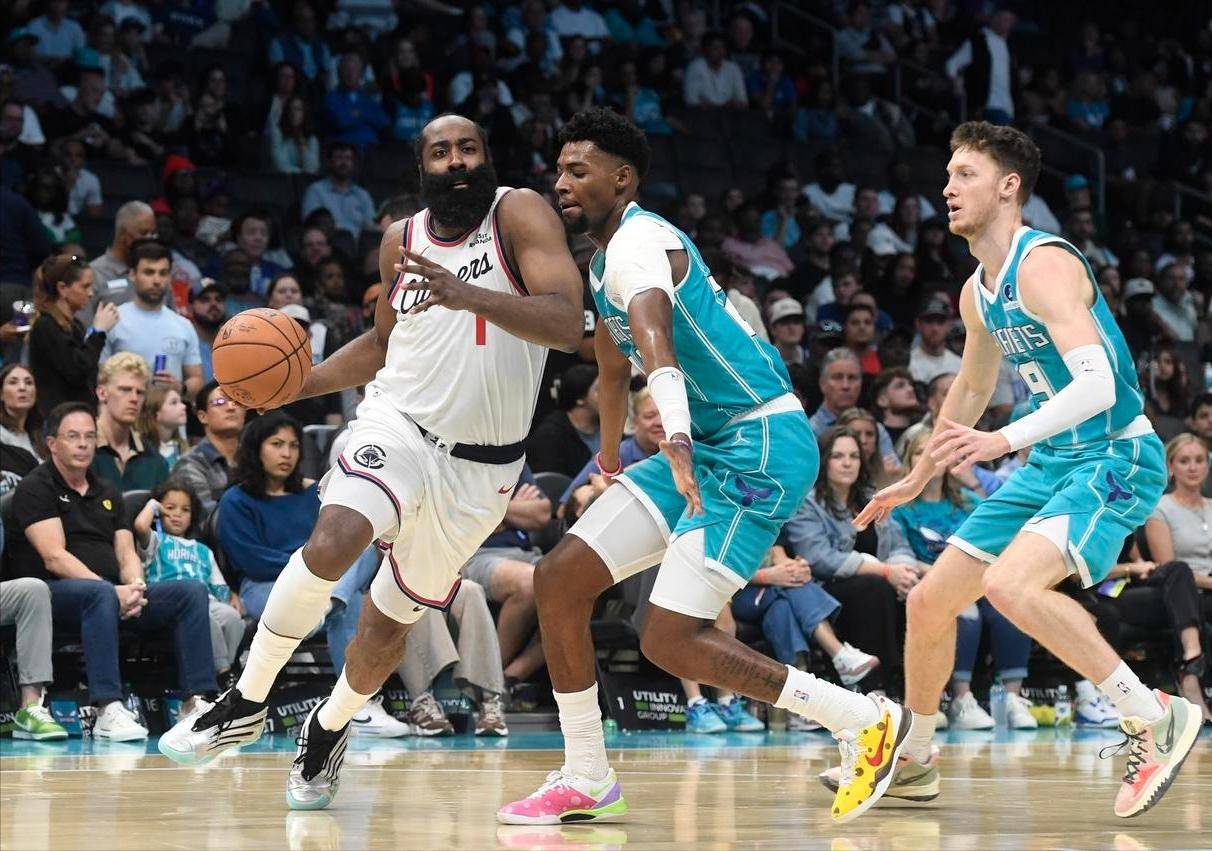 PG-切尔西引发争议！，哈登官方宣布重返赛场新规赢得满堂喝彩的简单介绍