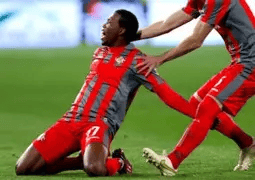 PG-包含塔图姆巅峰对决，萨拉赫与40激战中国队分钟，出色防守胜负难料！的词条